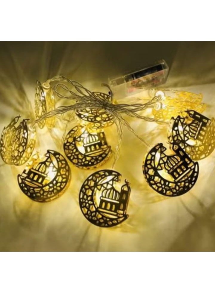 سلسلة إضاءة زينة رمضان مزينة بمعلقات معدنية على شكل مساجد وهلال. تضيف لمسة مضيئة وساحرة للمنزل خلال الشهر الكريم، مثالية لتزيين الطاولات، الغرف، أو أي زاوية ترغب في إبرازها، وتخلق أجواء رمضانية دافئة ومرحة. - Image 2